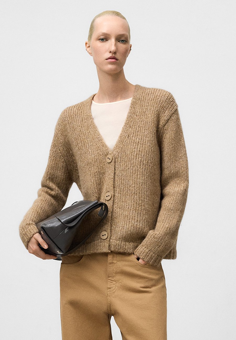 Кардиган ADOLFO DOMINGUEZ Cardigan, Camel
Кардиган ADOLFO DOMINGUEZ Cardigan, Camel