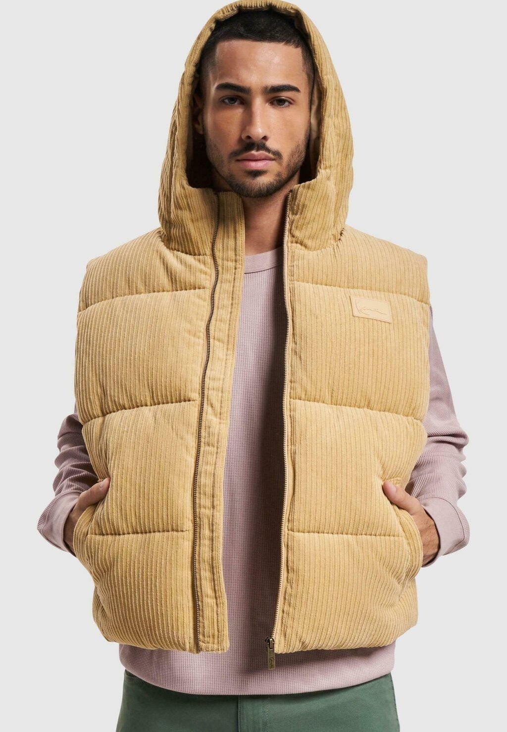 Жилет UNISEX RUBBER SIGNATURE Karl Kani, песочный, Бежевый, Жилет UNISEX RUBBER SIGNATURE Karl Kani, песочный 
Жилет UNISEX RUBBER SIGNATURE Karl Kani, песочный, Бежевый, Жилет UNISEX RUBBER SIGNATURE Karl Kani, песочный