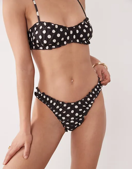 Плавки бикини шоколадного цвета со сборками и оборками Miss Selfridge, Коричневый, Плавки бикини шоколадного цвета со сборками и оборками Miss Selfridge
Плавки бикини шоколадного цвета со сборками и оборками Miss Selfridge, Коричневый, Плавки бикини шоколадного цвета со сборками и оборками Miss Selfridge