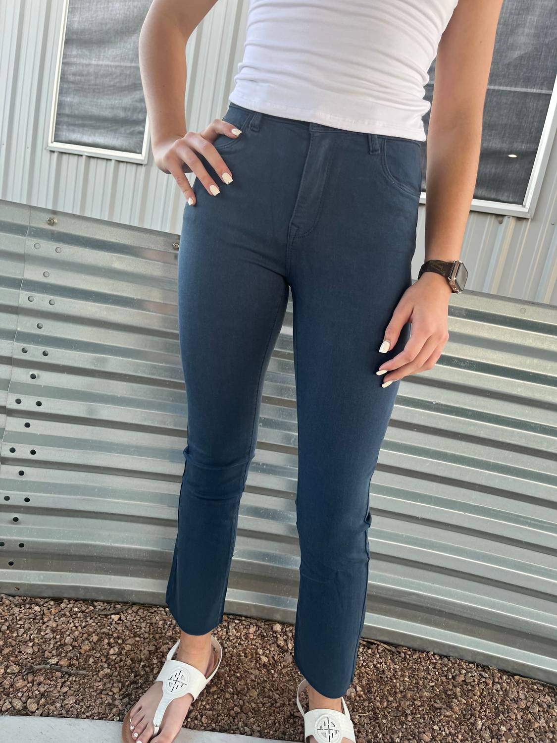 Karter Классические прямые брюки в дениме Lola Hats, Denim
Karter Классические прямые брюки в дениме Lola Hats, Denim