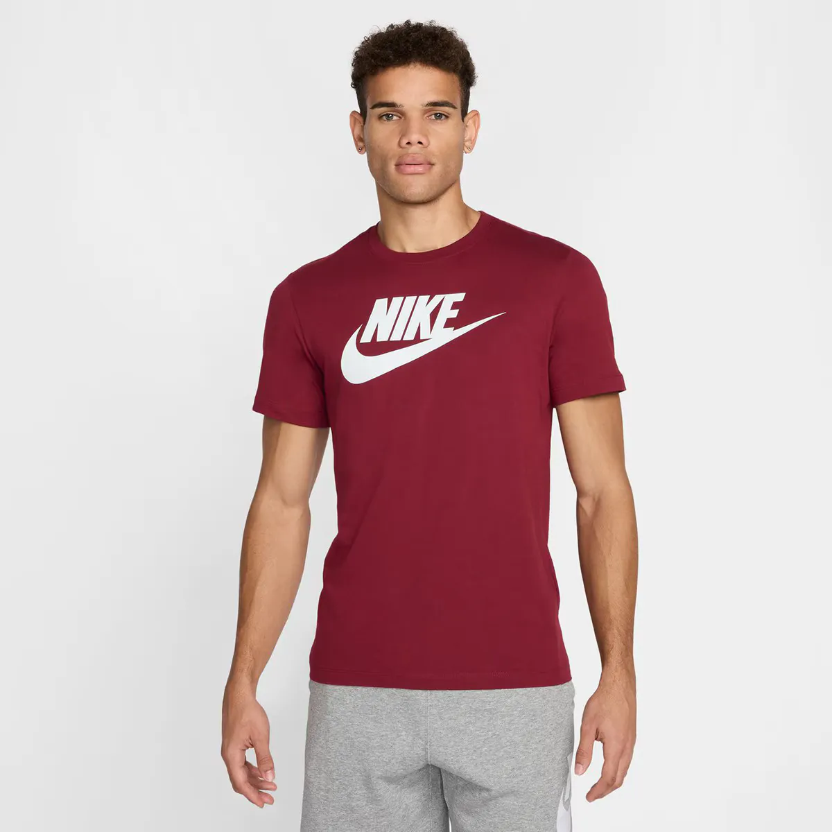 Мужская футболка Nike Sportswear, красный
Мужская футболка Nike Sportswear, красный