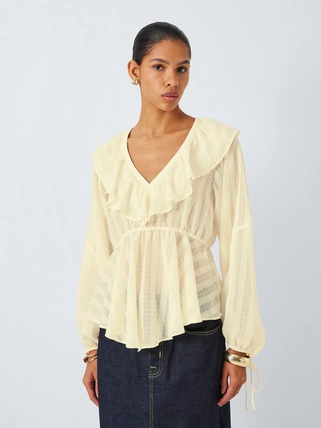 Блузка с воротником V-образной формы, рюшами и манжетами с завязками John Lewis, Ecru
Блузка с воротником V-образной формы, рюшами и манжетами с завязками John Lewis, Ecru