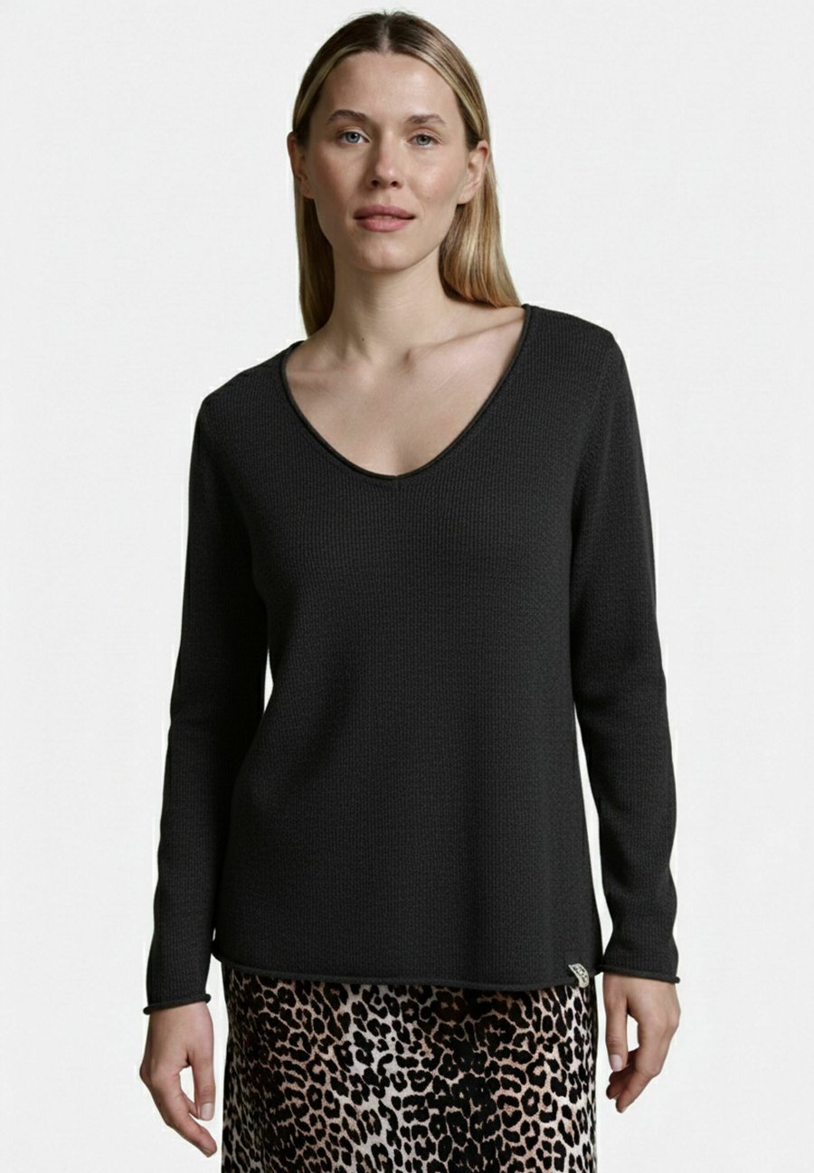 Топ Cotton Candy LANGARM V-NECK, Schwarz/Black
Топ Cotton Candy LANGARM V-NECK, Schwarz/Black