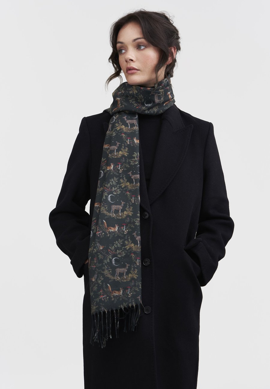 Шарф FABLE ENGLAND INTO THE WOODS TASSEL, Woodland Green/Green
Шарф FABLE ENGLAND INTO THE WOODS TASSEL, Woodland Green/Green