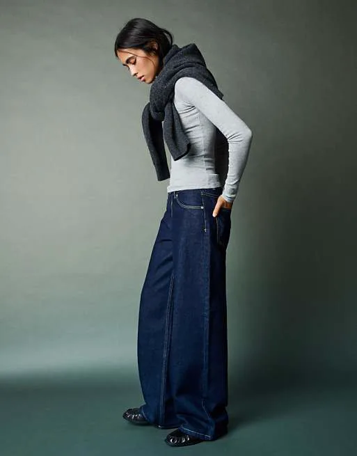 Синие джинсы-бойфренды Bershka
Синие джинсы-бойфренды Bershka