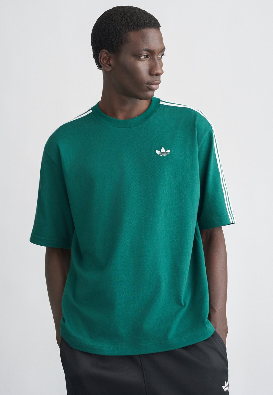 Футболка Adidas Originals Print T-shirt, Collegiate Green/Green, Зеленый, Футболка Adidas Originals Print T-shirt, Collegiate Green/Green
Футболка Adidas Originals Print T-shirt, Collegiate Green/Green, Зеленый, Футболка Adidas Originals Print T-shirt, Collegiate Green/Green