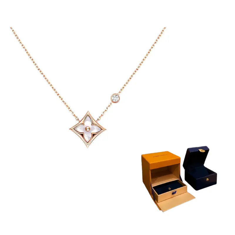 LOUIS VUITTON Кулон Color Blossom Bb Star розовое золото белый перламутр и бриллиант
LOUIS VUITTON Кулон Color Blossom Bb Star розовое золото белый перламутр и бриллиант