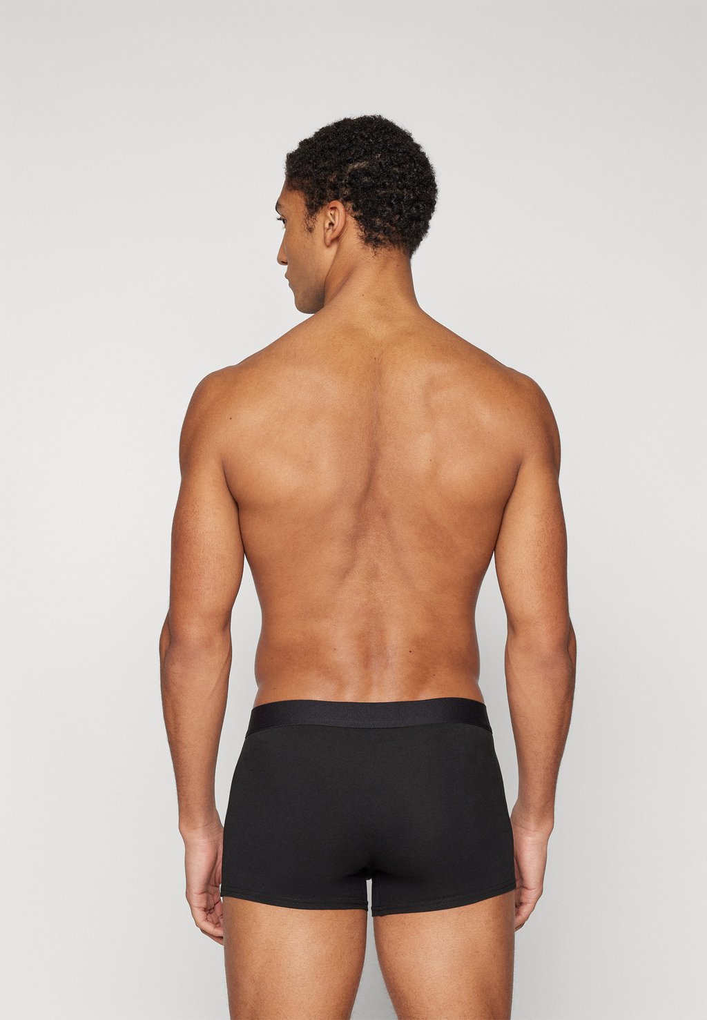 Трусы JACSOLID VANCE TRUNKS 12 PACK Jack & Jones, черный
Трусы JACSOLID VANCE TRUNKS 12 PACK Jack & Jones, черный