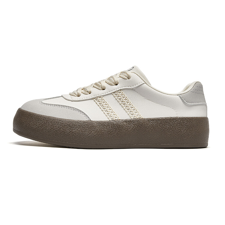 Кеды, скейтборд обувь женская низкая La Chapelle, бежевый/черный
Кеды, скейтборд обувь женская низкая La Chapelle, бежевый/черный