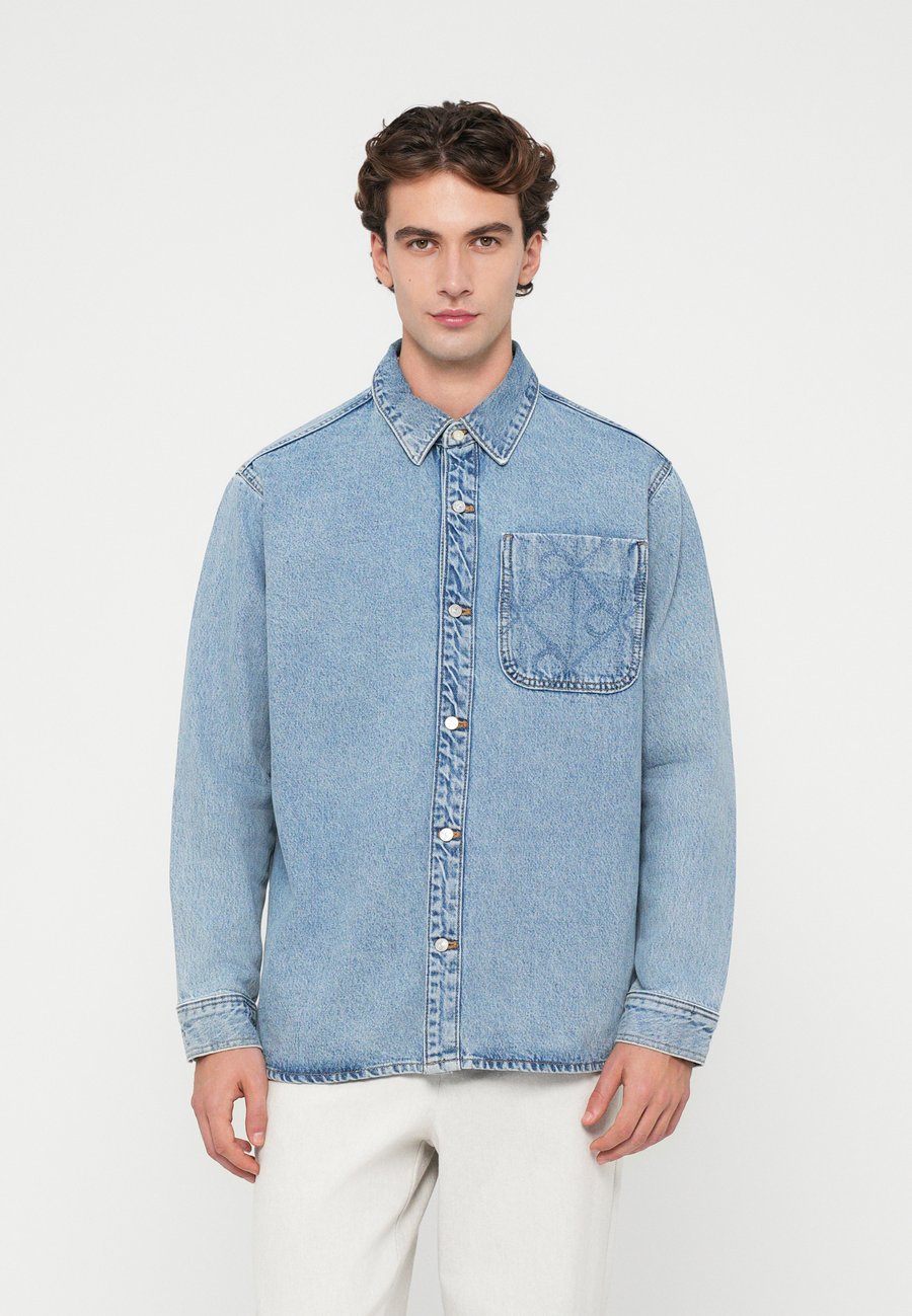Блуза Calvin Klein Jeans OVERSHIRT UNISEX, Blue Stone/Blue
Блуза Calvin Klein Jeans OVERSHIRT UNISEX, Blue Stone/Blue
