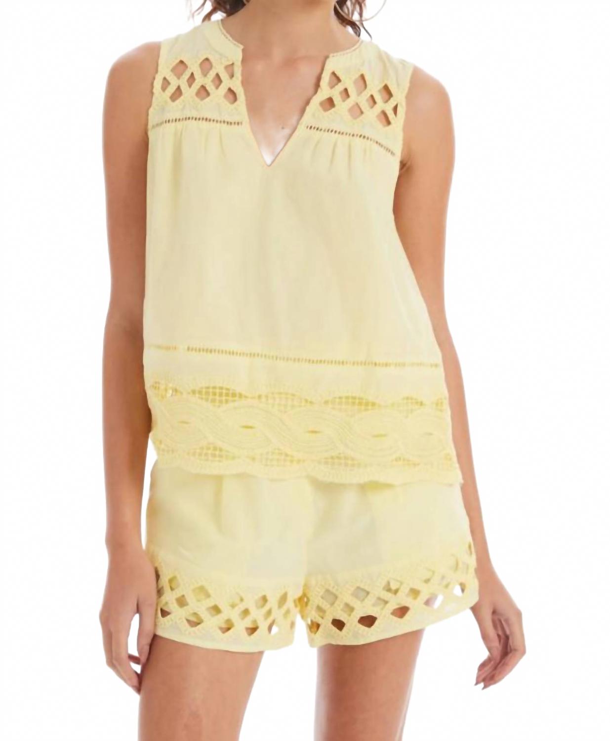 V-образный вырез майка с разрезом в сливочно-желтом цвете Allison Avery
V-образный вырез майка с разрезом в сливочно-желтом цвете Allison Avery