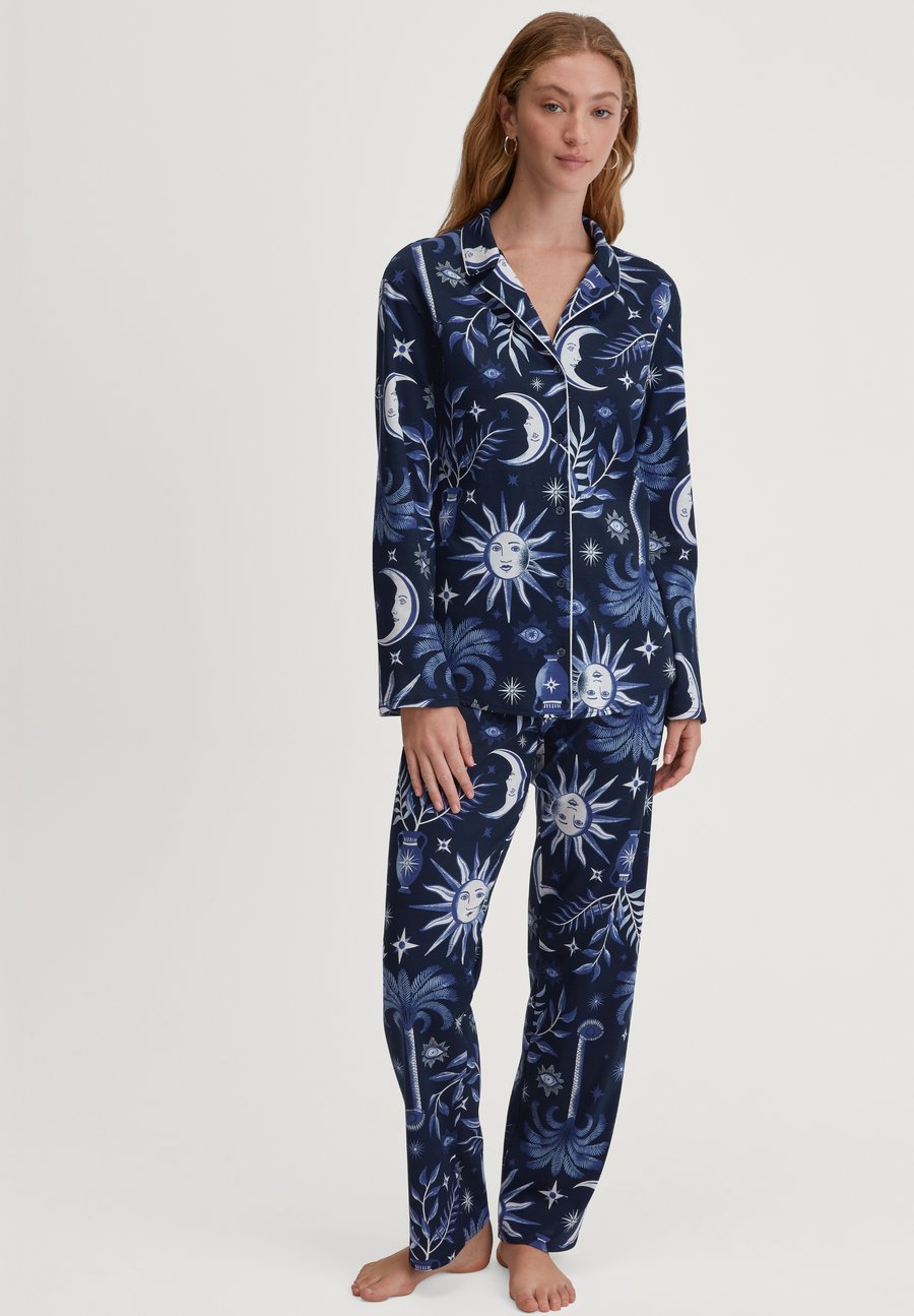 Пижамный комплект Calida COSY MIT KNÖPFEN SET, Dark Sapphire/Royal Blue
Пижамный комплект Calida COSY MIT KNÖPFEN SET, Dark Sapphire/Royal Blue