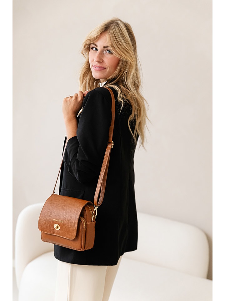 Lia Biassoni Кожаная сумка через плечо светло-коричневого цвета - (Ш)23 x (В)20 x (Г)9 см
Lia Biassoni Кожаная сумка через плечо светло-коричневого цвета - (Ш)23 x (В)20 x (Г)9 см