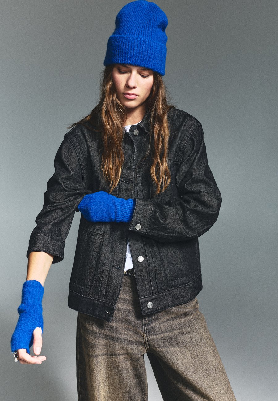 Шапка PULL&BEAR Beanie, Royal Blue
Шапка PULL&BEAR Beanie, Royal Blue