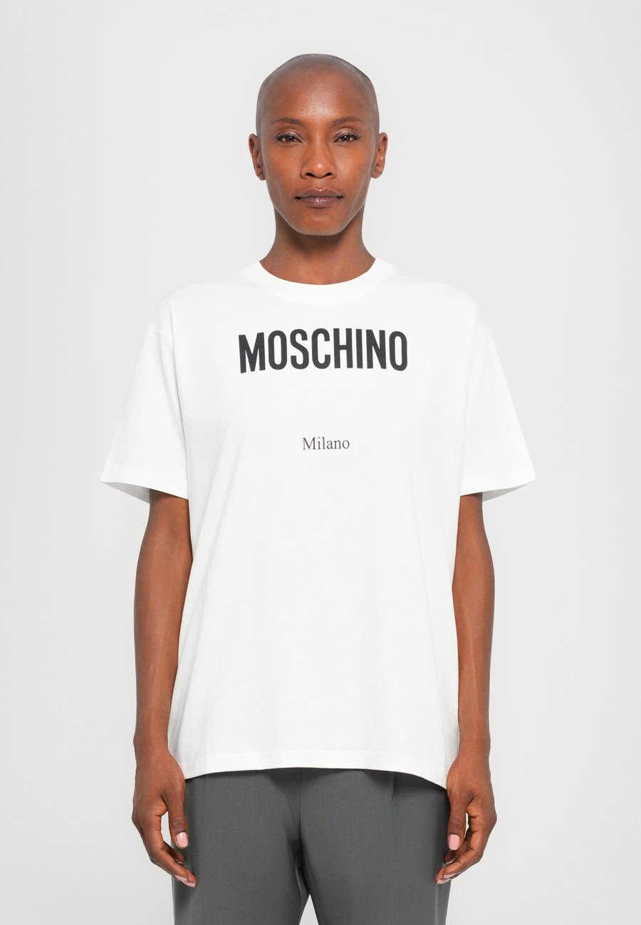 Футболка MOSCHINO Print T-shirt, White, Белый, Футболка MOSCHINO Print T-shirt, White
Футболка MOSCHINO Print T-shirt, White, Белый, Футболка MOSCHINO Print T-shirt, White