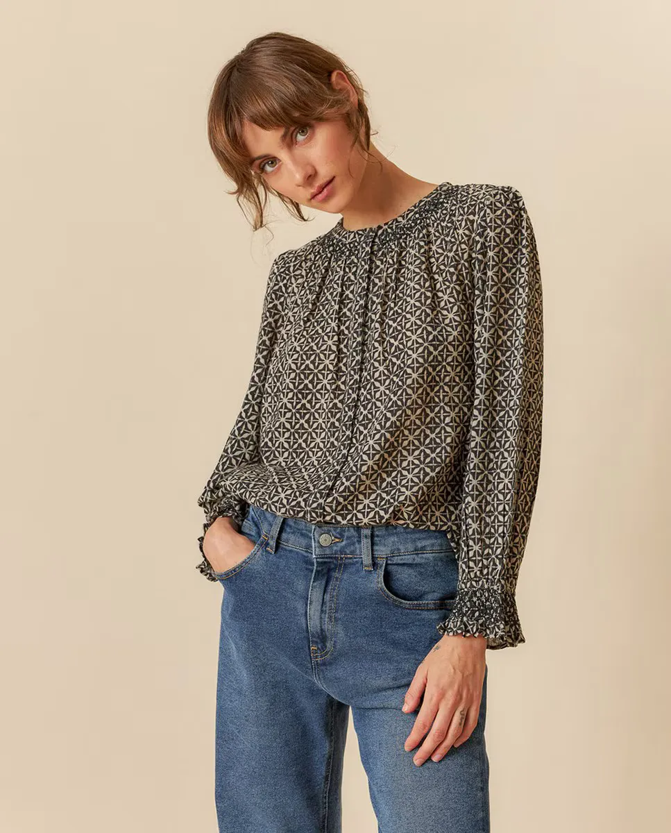 Женская рубашка с круглым вырезом и объемными рукавами Indi & Cold, черный
Женская рубашка с круглым вырезом и объемными рукавами Indi & Cold, черный