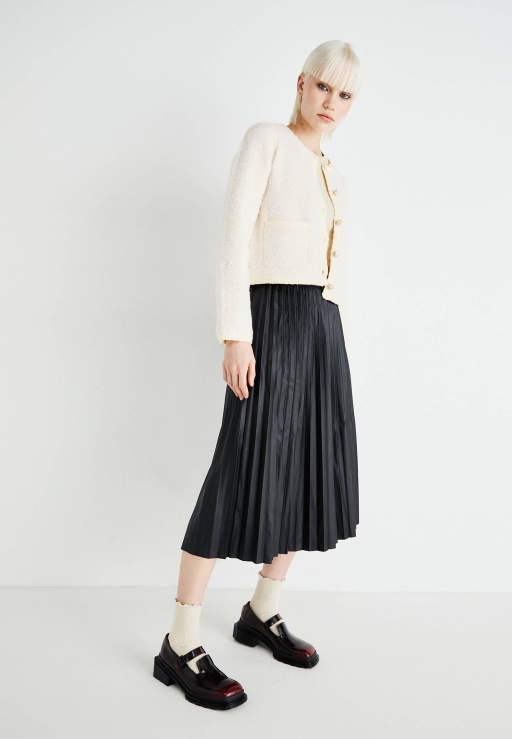 Кардиган VMMEZA O NECK BUTTON CARDIGAN Vero Moda, молочный
Кардиган VMMEZA O NECK BUTTON CARDIGAN Vero Moda, молочный