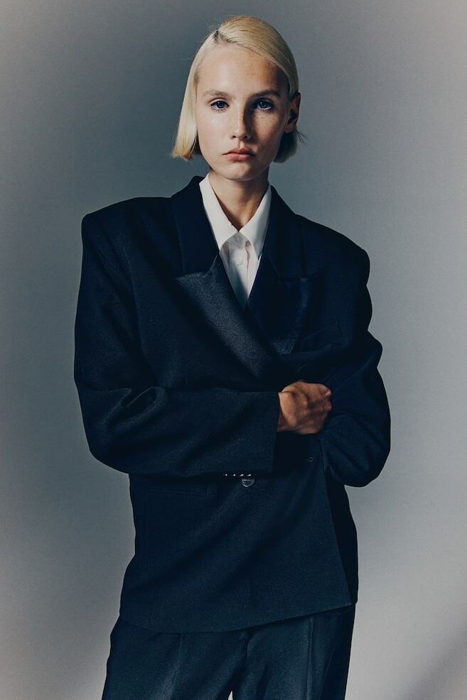 Блейзер смокинг свободного кроя H&M, черный
Блейзер смокинг свободного кроя H&M, черный