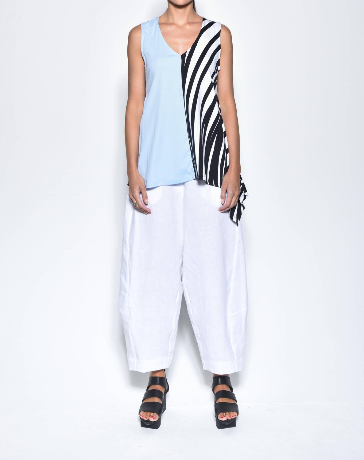 Топ без рукавов Irene в цвете селеста/спираль Simply Mila, Celeste/Spiral
Топ без рукавов Irene в цвете селеста/спираль Simply Mila, Celeste/Spiral