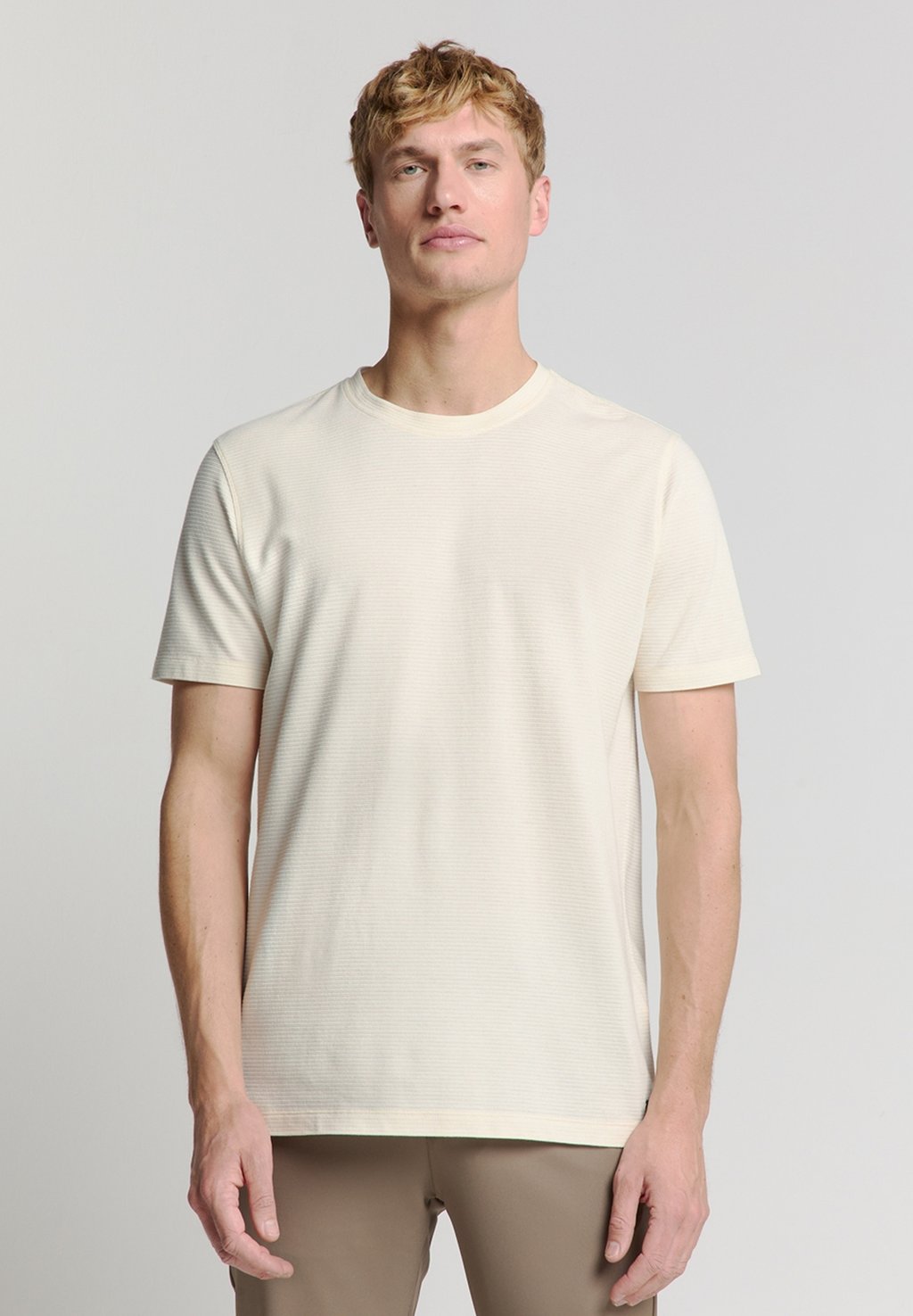 Базовая футболка CREWNECK NO EXCESS, кремовый
Базовая футболка CREWNECK NO EXCESS, кремовый