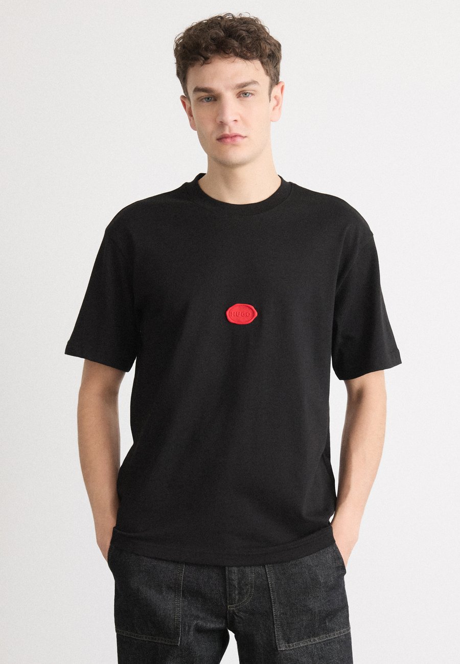 Футболка HUGO DIVIS, Black, Черный, Футболка HUGO DIVIS, Black
Футболка HUGO DIVIS, Black, Черный, Футболка HUGO DIVIS, Black