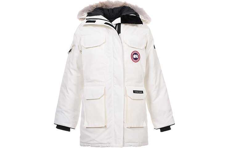 Женский пуховик Canada Goose
Женский пуховик Canada Goose