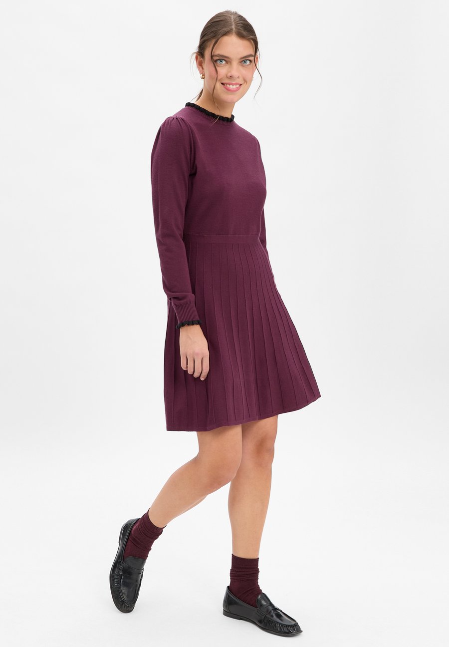 Платье Marie Lund Jumper dress, Aubergine/Purple
Платье Marie Lund Jumper dress, Aubergine/Purple