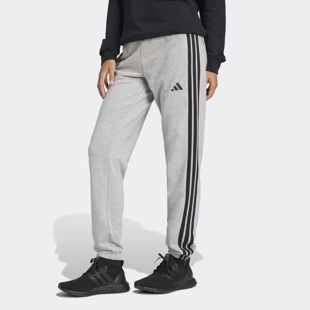 Женские Essentials Французские махровые брюки Adidas с манжетами и манжетами в 3 полоски, серый
Женские Essentials Французские махровые брюки Adidas с манжетами и манжетами в 3 полоски, серый