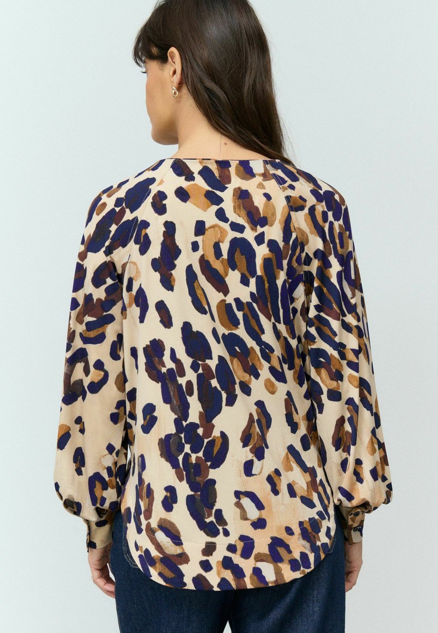 Блуза Next LONG SLEEVE V-NECK , Animal Print/Multi-Coloured
Блуза Next LONG SLEEVE V-NECK , Animal Print/Multi-Coloured