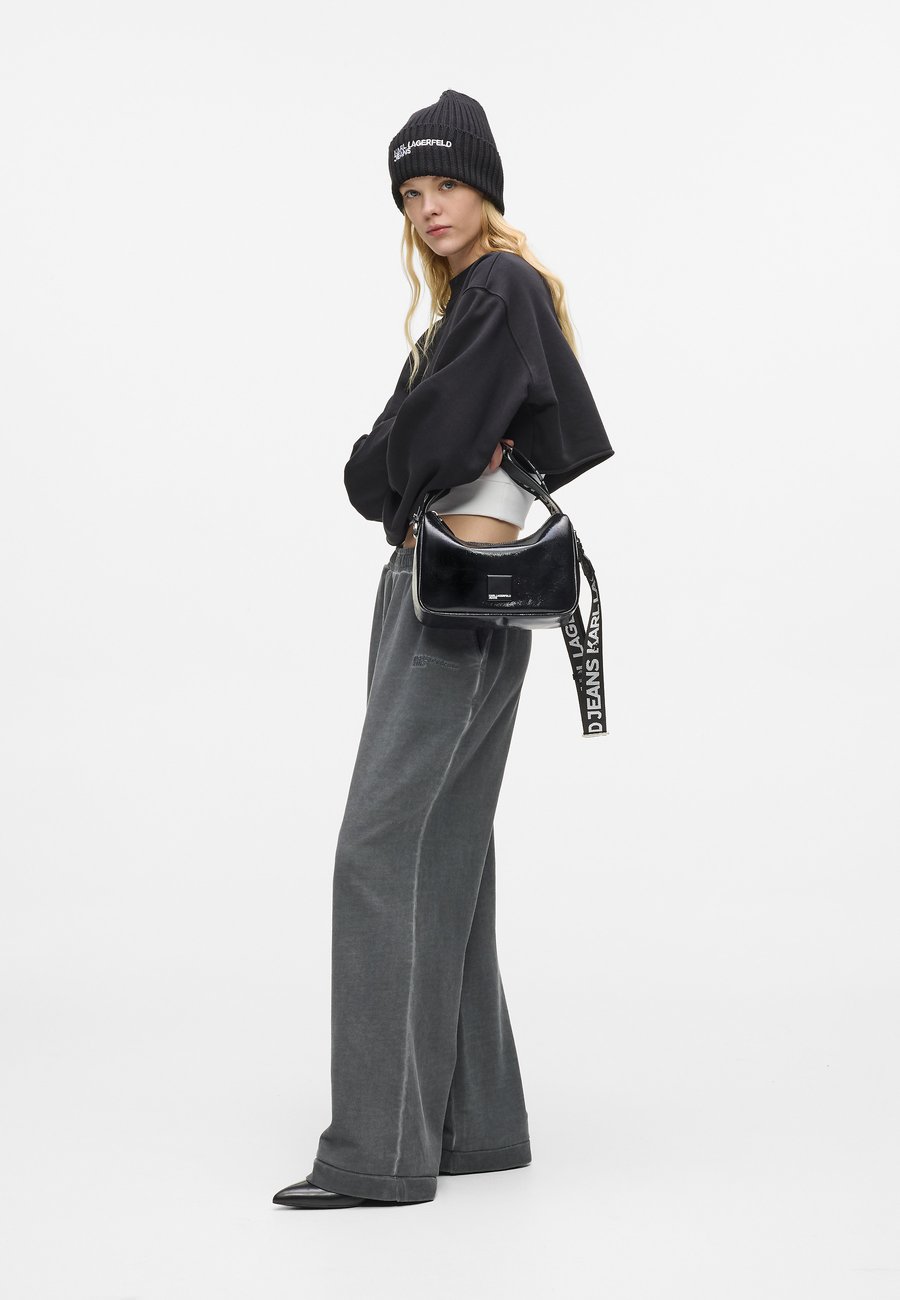 Сумка Karl Lagerfeld Jeans HOBO BOX LOGO MINI, Black
Сумка Karl Lagerfeld Jeans HOBO BOX LOGO MINI, Black