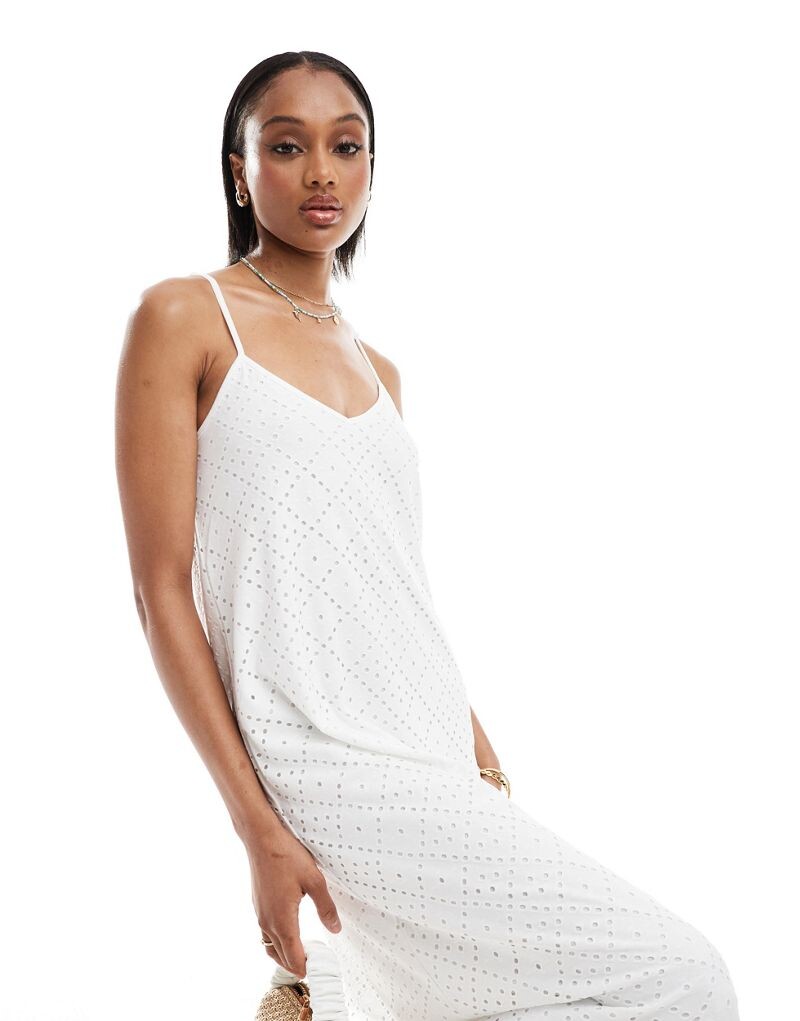 Vero Moda Tall — длинное платье из белого трикотажного кружева с V-образным вырезом
Vero Moda Tall — длинное платье из белого трикотажного кружева с V-образным вырезом