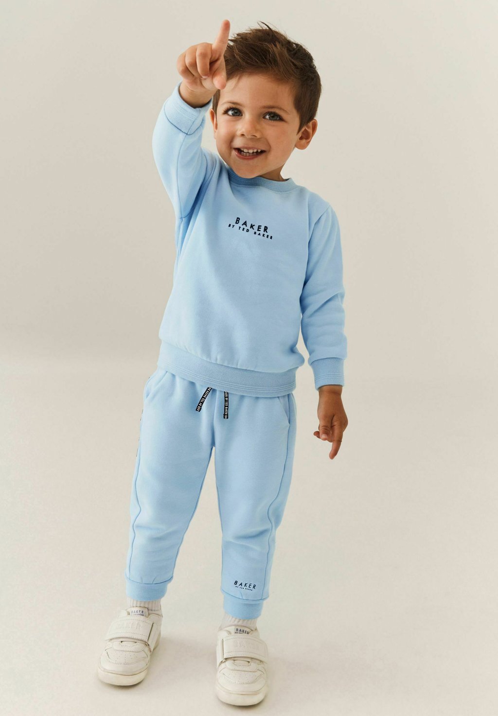 Костюм REGULAR FIT Baker by Ted Baker, синий
Костюм REGULAR FIT Baker by Ted Baker, синий