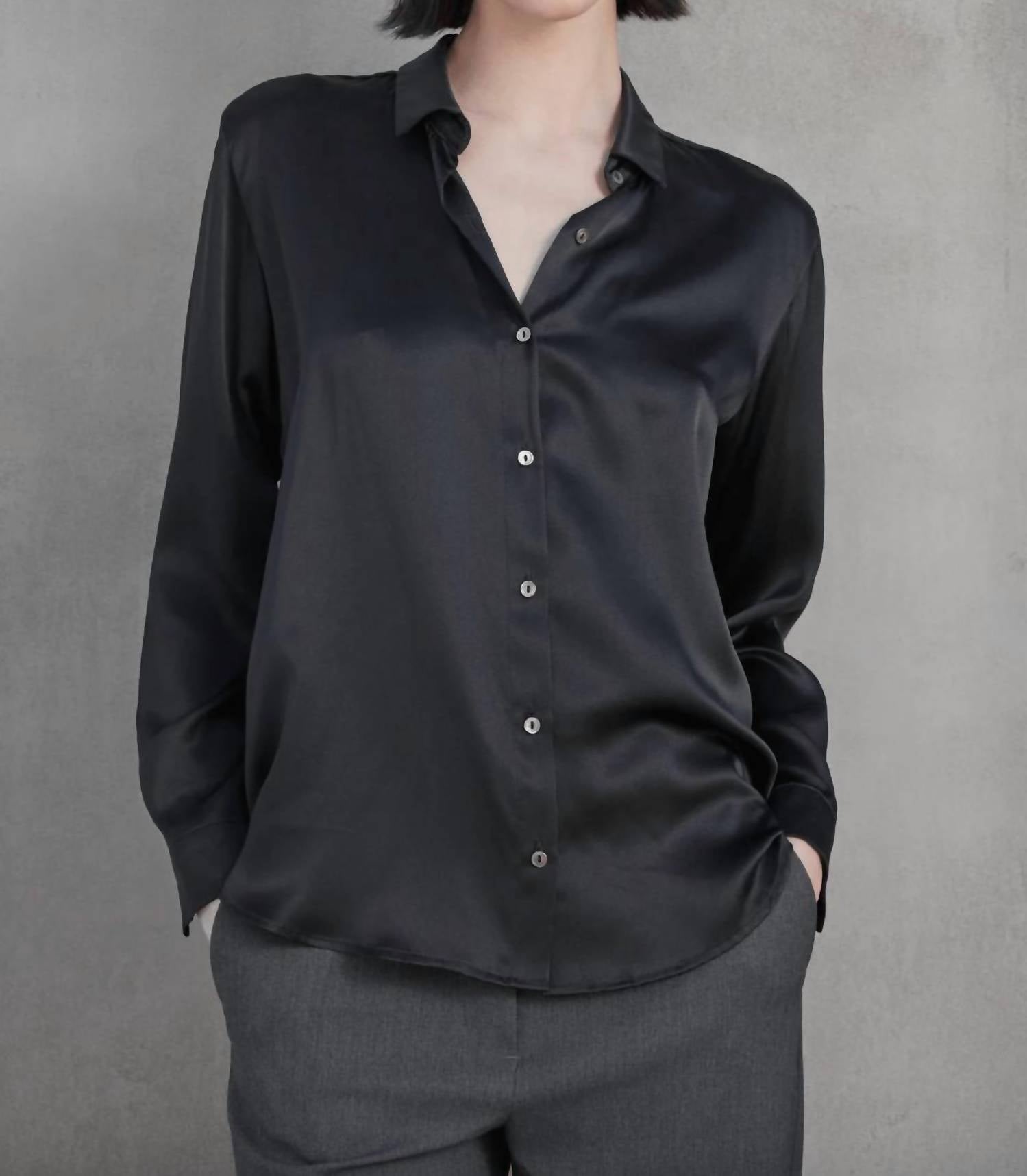 Калабасская рубашка на пуговицах в черном цвете Velvet by Graham & Spencer
Калабасская рубашка на пуговицах в черном цвете Velvet by Graham & Spencer