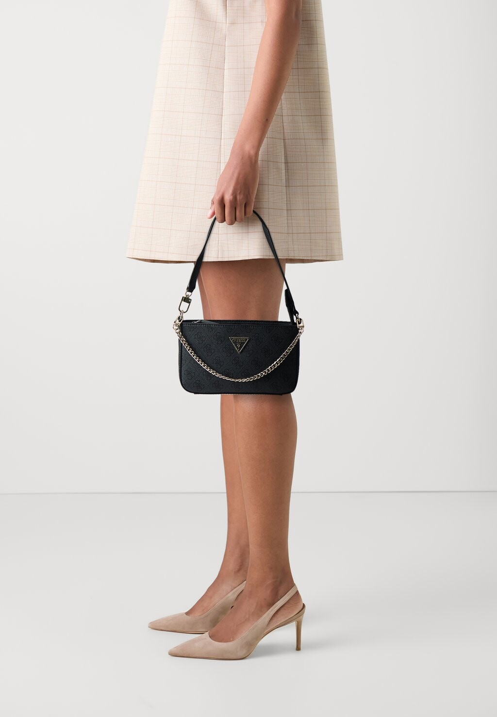 Сумочка NOELLE MINI TOP ZIP SHOULDER Guess, темно-серый
Сумочка NOELLE MINI TOP ZIP SHOULDER Guess, темно-серый