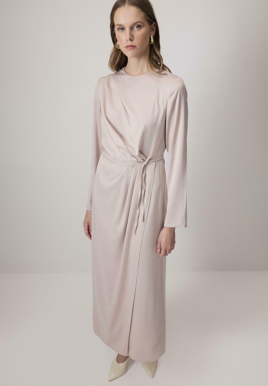Платье Touché Privé DRAPED, Stone/Stone
Платье Touché Privé DRAPED, Stone/Stone