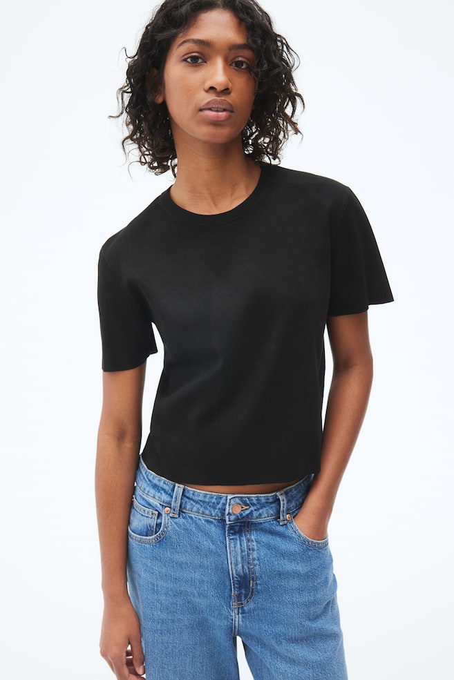 Футболка из тонкого трикотажа H&M, черный
Футболка из тонкого трикотажа H&M, черный