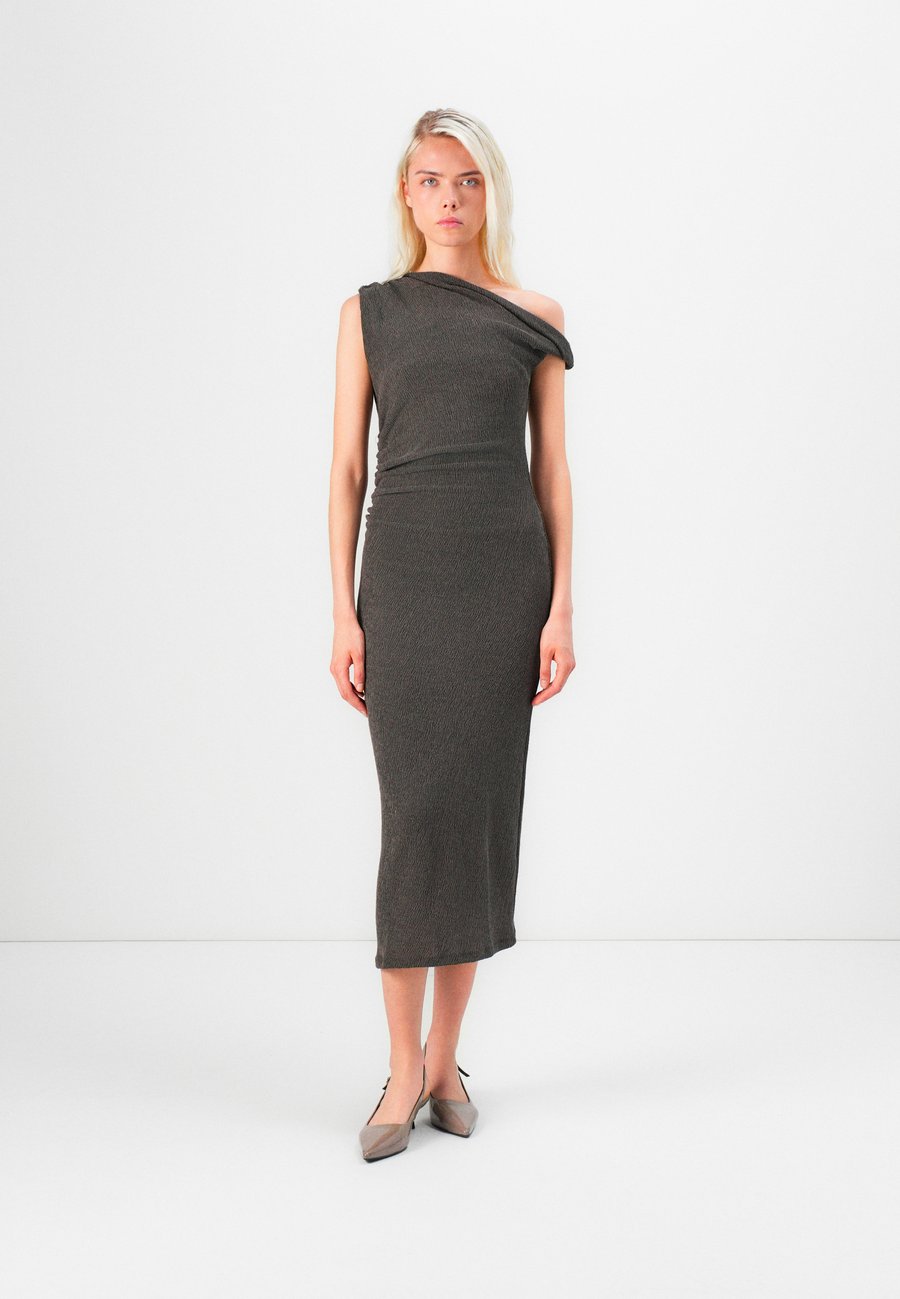Платье Vero Moda VMLUNA MIDI DRESS , Chocolate Torte/Dark Brown
Платье Vero Moda VMLUNA MIDI DRESS , Chocolate Torte/Dark Brown