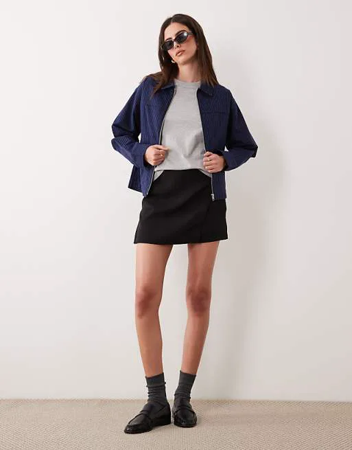 Черная мини-юбка с запахом ASOS DESIGN
Черная мини-юбка с запахом ASOS DESIGN