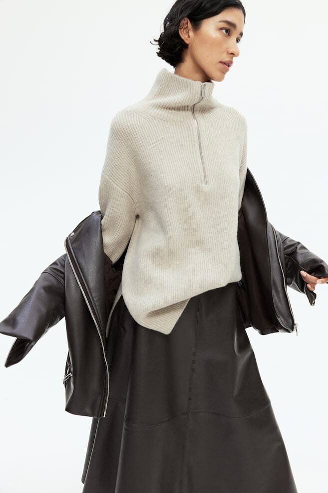 Ребристый свитер на молнии H&M, бежевый
Ребристый свитер на молнии H&M, бежевый