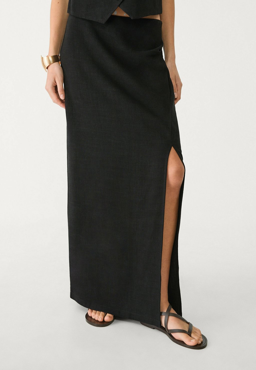 Юбка макси Stradivarius, черный
Юбка макси Stradivarius, черный