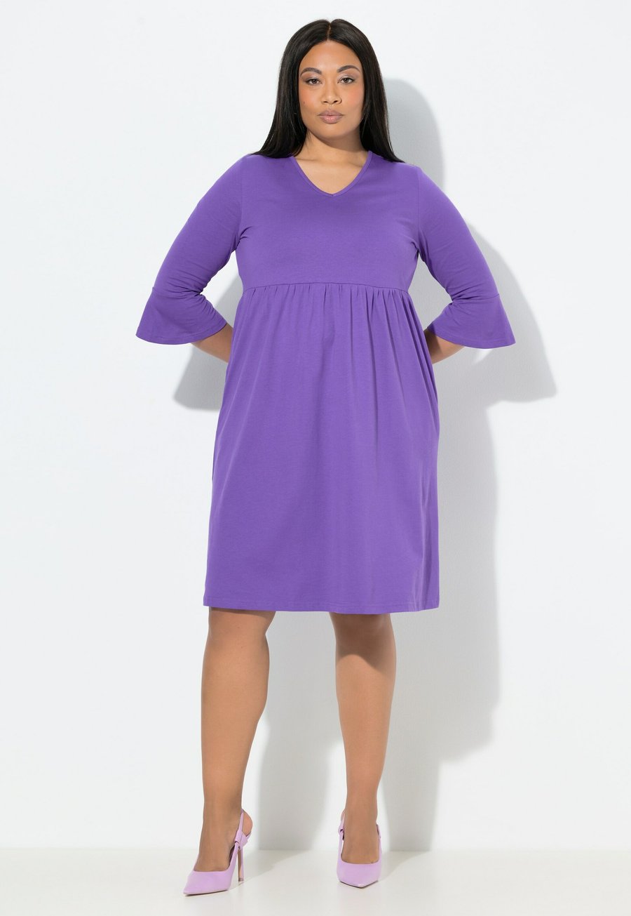 Платье Ulla Popken A-LINIE- V-AUSSCHNITT 3/4-VOLANTARM, Purple
Платье Ulla Popken A-LINIE- V-AUSSCHNITT 3/4-VOLANTARM, Purple