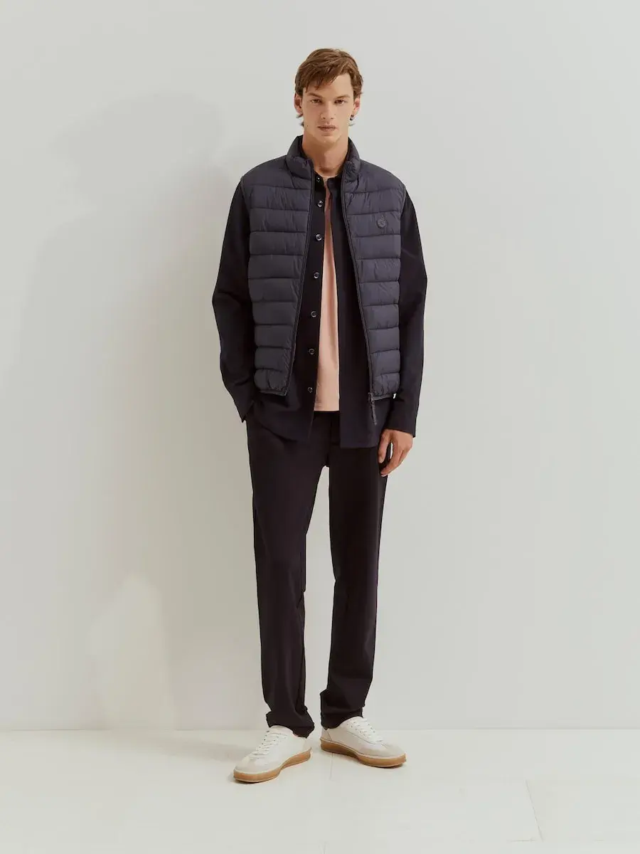 Мужской стеганый жилет с высоким воротником Lion of Porches, темно-синий
Мужской стеганый жилет с высоким воротником Lion of Porches, темно-синий