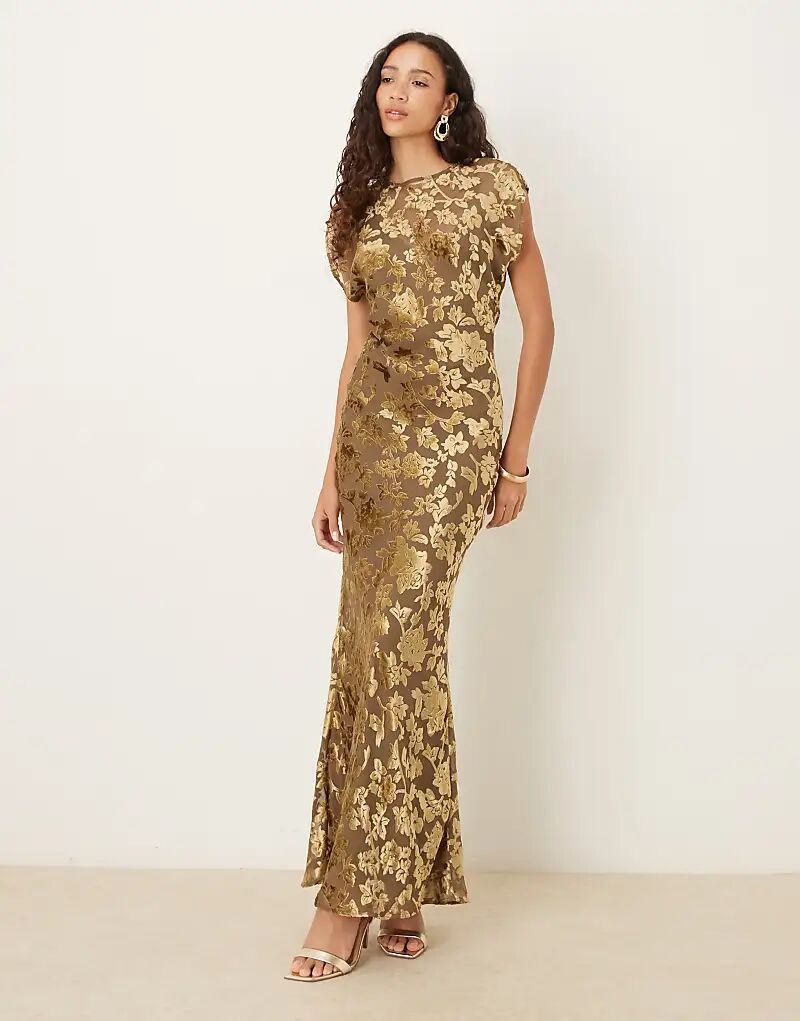 Бархатное платье-макси без рукавов ASOS DESIGN с круглым вырезом и завязкой сзади, цвет мокко
Бархатное платье-макси без рукавов ASOS DESIGN с круглым вырезом и завязкой сзади, цвет мокко