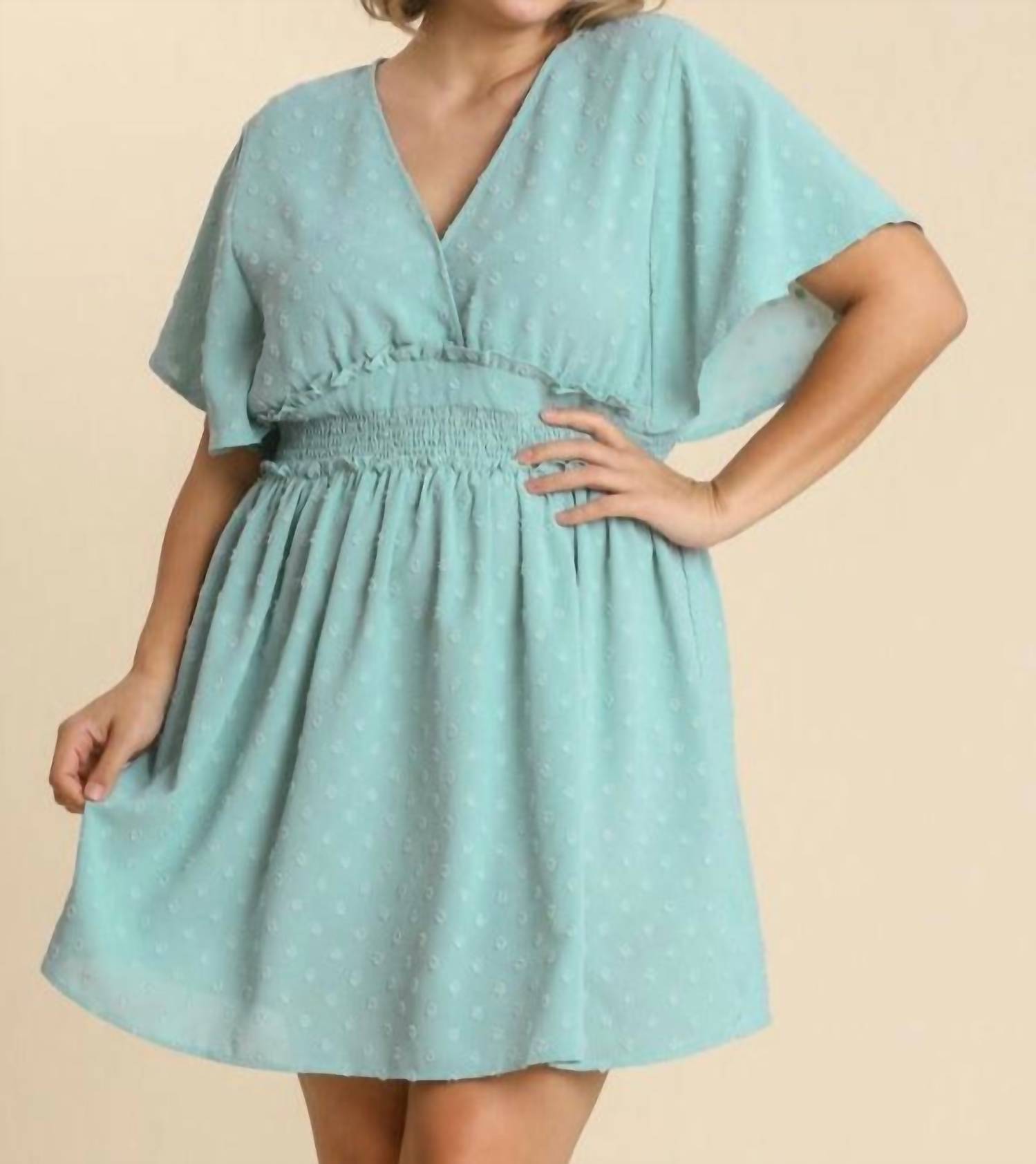 Umgee Мини-платье из тканого материала с присборенной отделкой, нежно-бирюзового цвета
Umgee Мини-платье из тканого материала с присборенной отделкой, нежно-бирюзового цвета