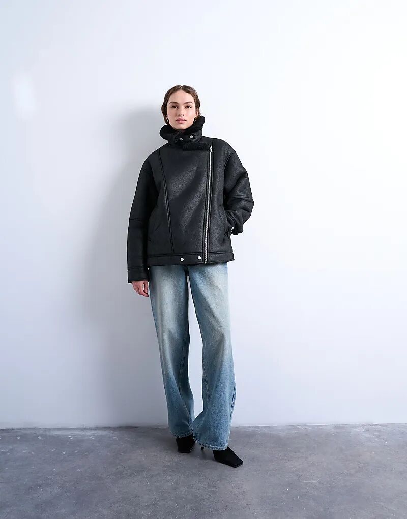 Свободная куртка-авиатор Topshop из овчины черного цвета
Свободная куртка-авиатор Topshop из овчины черного цвета