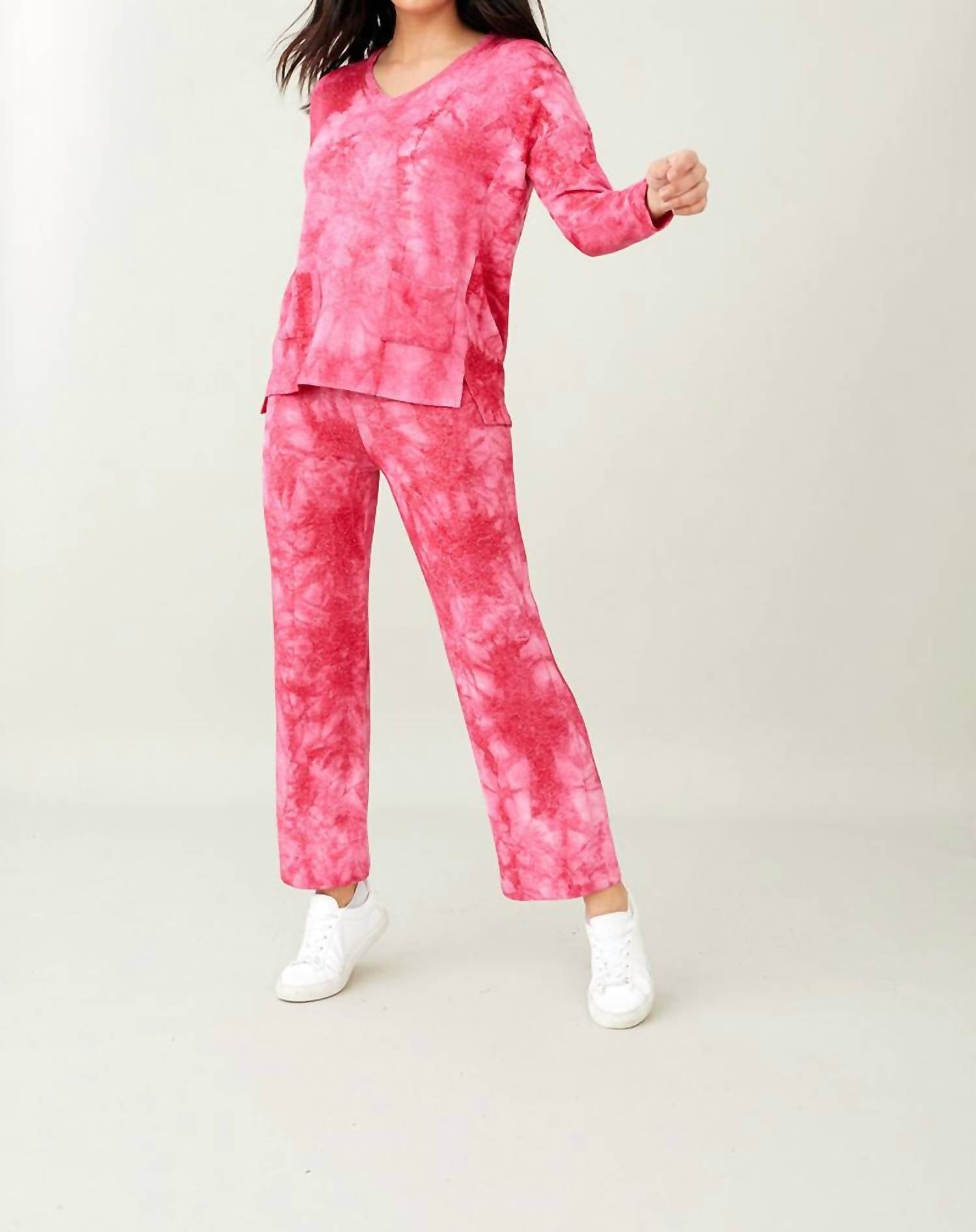 Мягкая эластичная футболка с V-образным вырезом и карманом в стиле тай-дай цвета конфет french kyss, цвет candy
Мягкая эластичная футболка с V-образным вырезом и карманом в стиле тай-дай цвета конфет french kyss, цвет candy