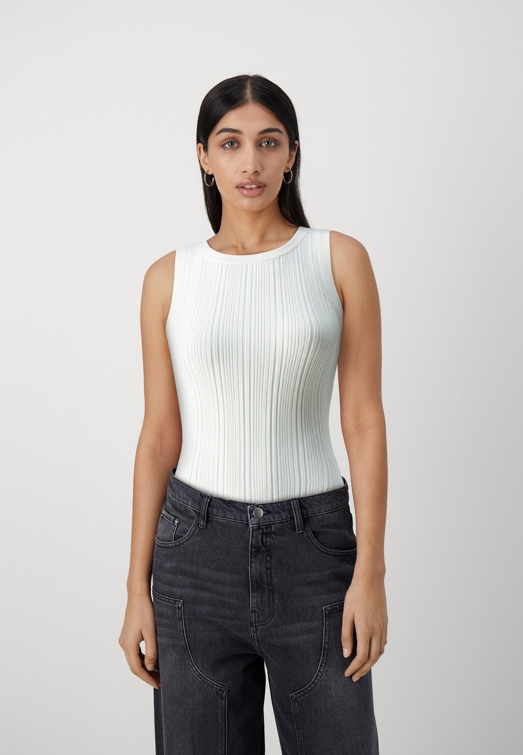 Топ SAREPLE HUGO, цвет natural
Топ SAREPLE HUGO, цвет natural