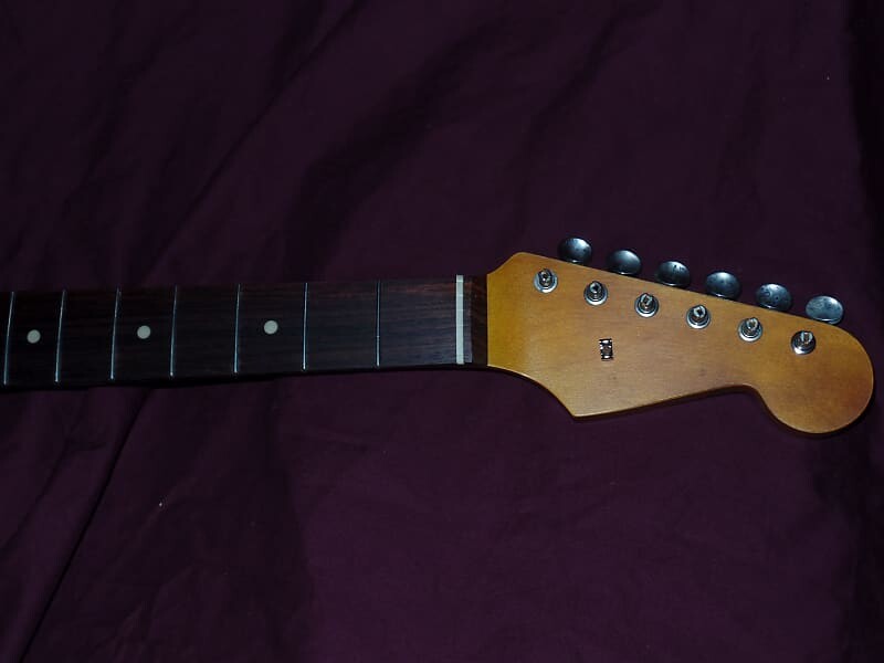 Реликтовый винтаж 1950-х годов 7.25 C Stratocaster Allparts Fender Licensed гриф из розового дерева Stratocaster Neck
Реликтовый винтаж 1950-х годов 7.25 C Stratocaster Allparts Fender Licensed гриф из розового дерева Stratocaster Neck