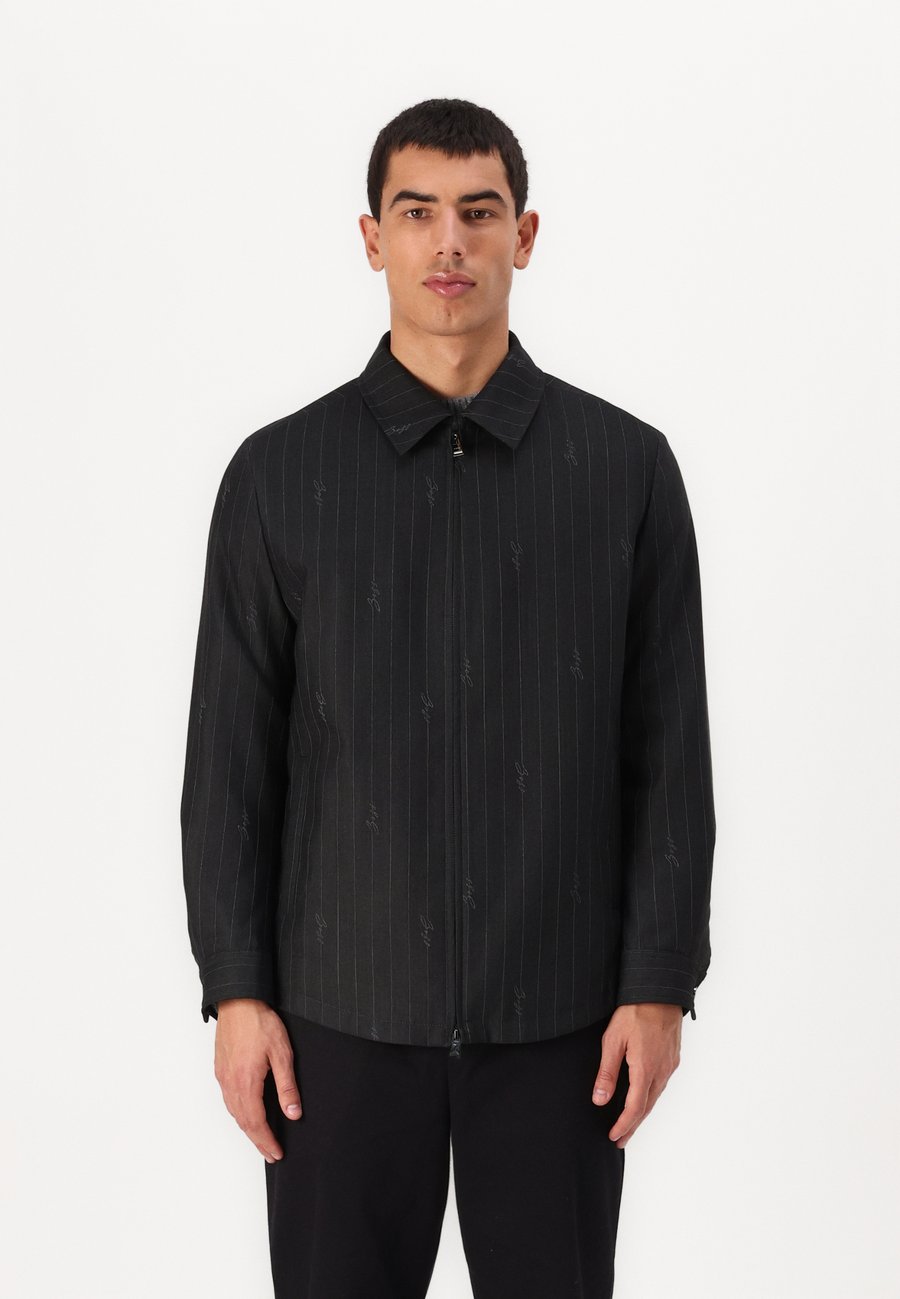 Куртка BOSS CARPER COACH, Medium Grey/Grey
Куртка BOSS CARPER COACH, Medium Grey/Grey