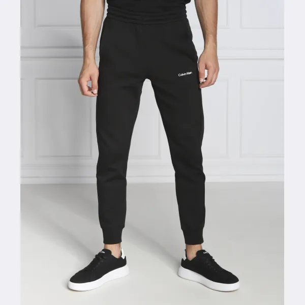 Спортивные брюки стандартного кроя Calvin Klein, черный
Спортивные брюки стандартного кроя Calvin Klein, черный